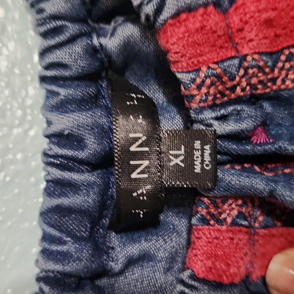 👚4 for $9 Hannah women's denim blouse - Picture 2 of 3